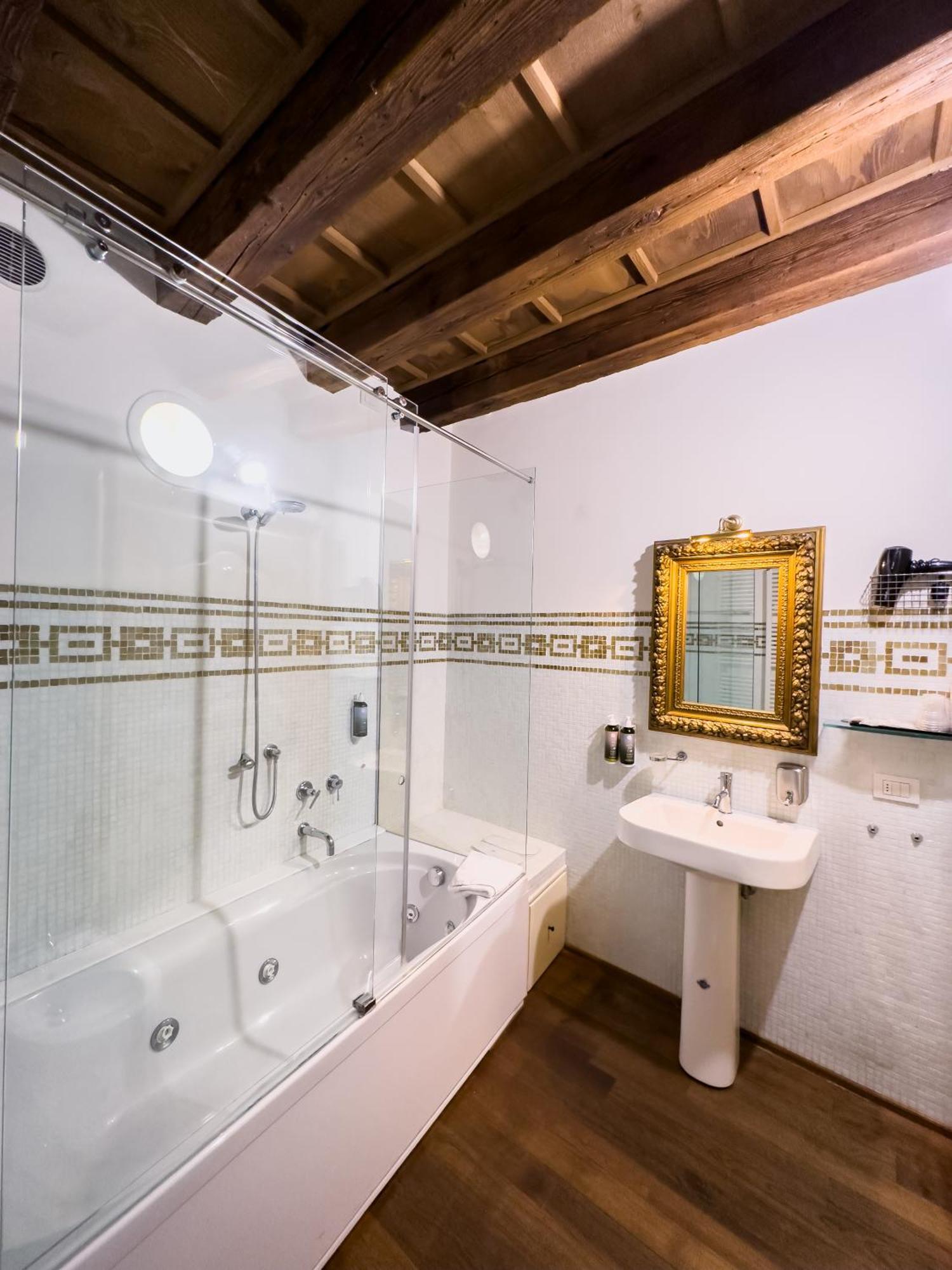 Truly Verona - Delle Erbe Suites Exteriör bild