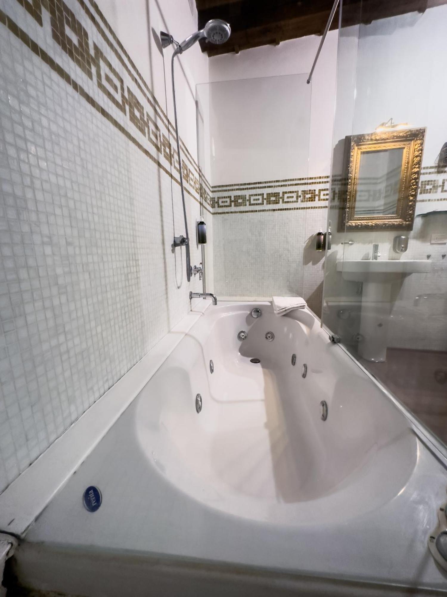 Truly Verona - Delle Erbe Suites Exteriör bild