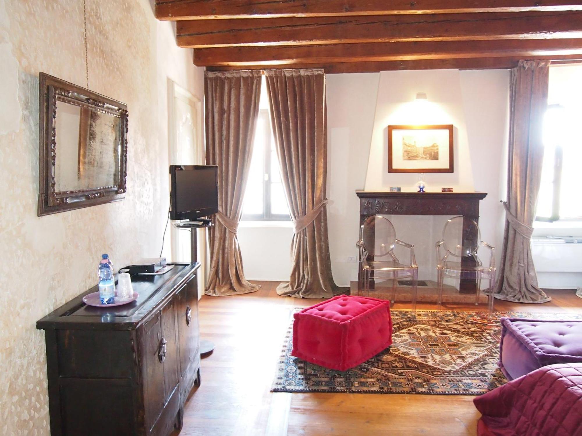 Truly Verona - Delle Erbe Suites Rum bild